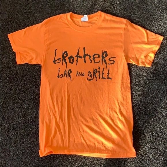 Brothers Bar and Grill T-shirt - Picture 1 of 2
